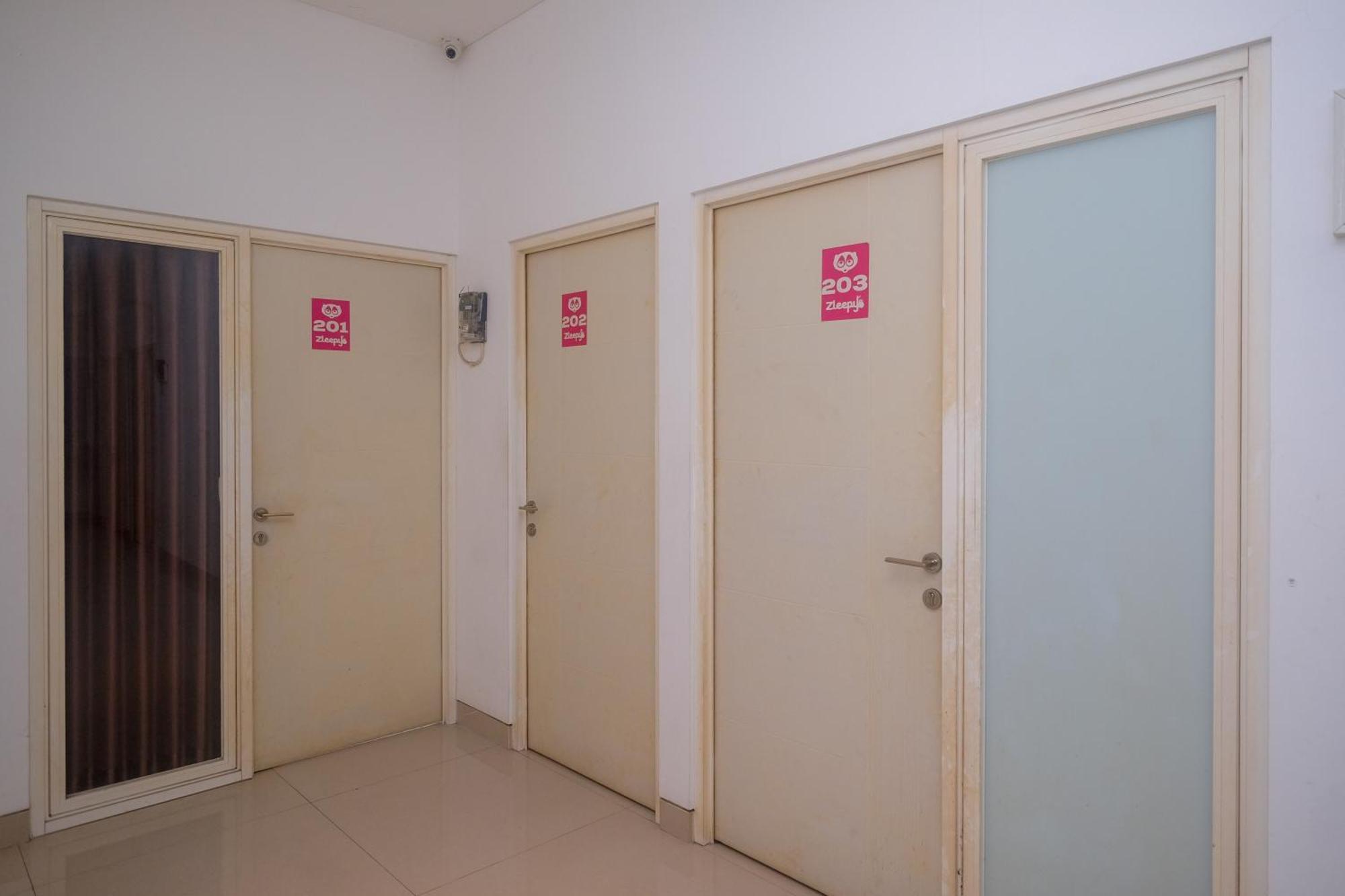 Reddoorz Syariah Near Simpang Lima Semarang Otel Jomblang Dış mekan fotoğraf