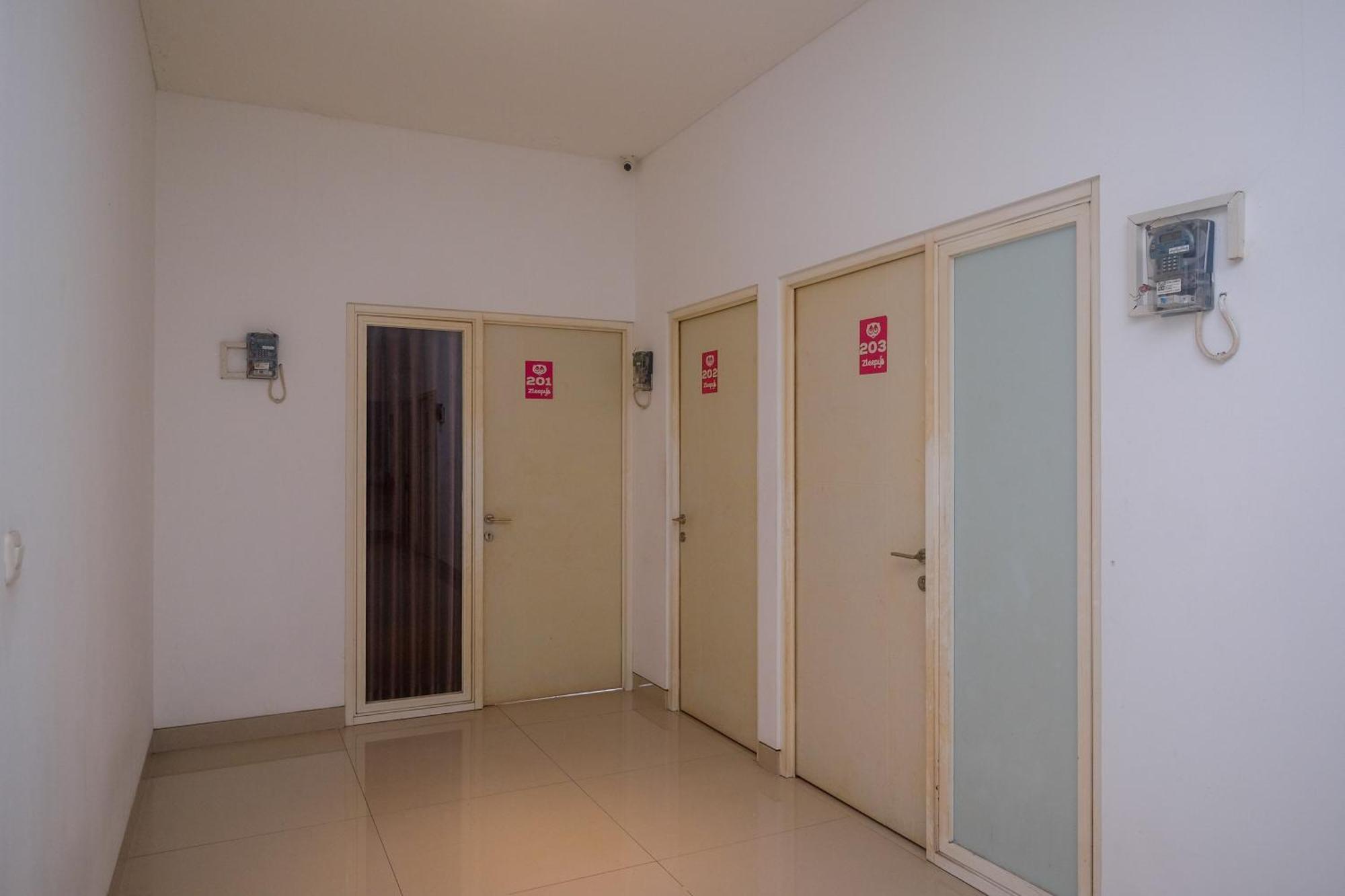 Reddoorz Syariah Near Simpang Lima Semarang Otel Jomblang Dış mekan fotoğraf