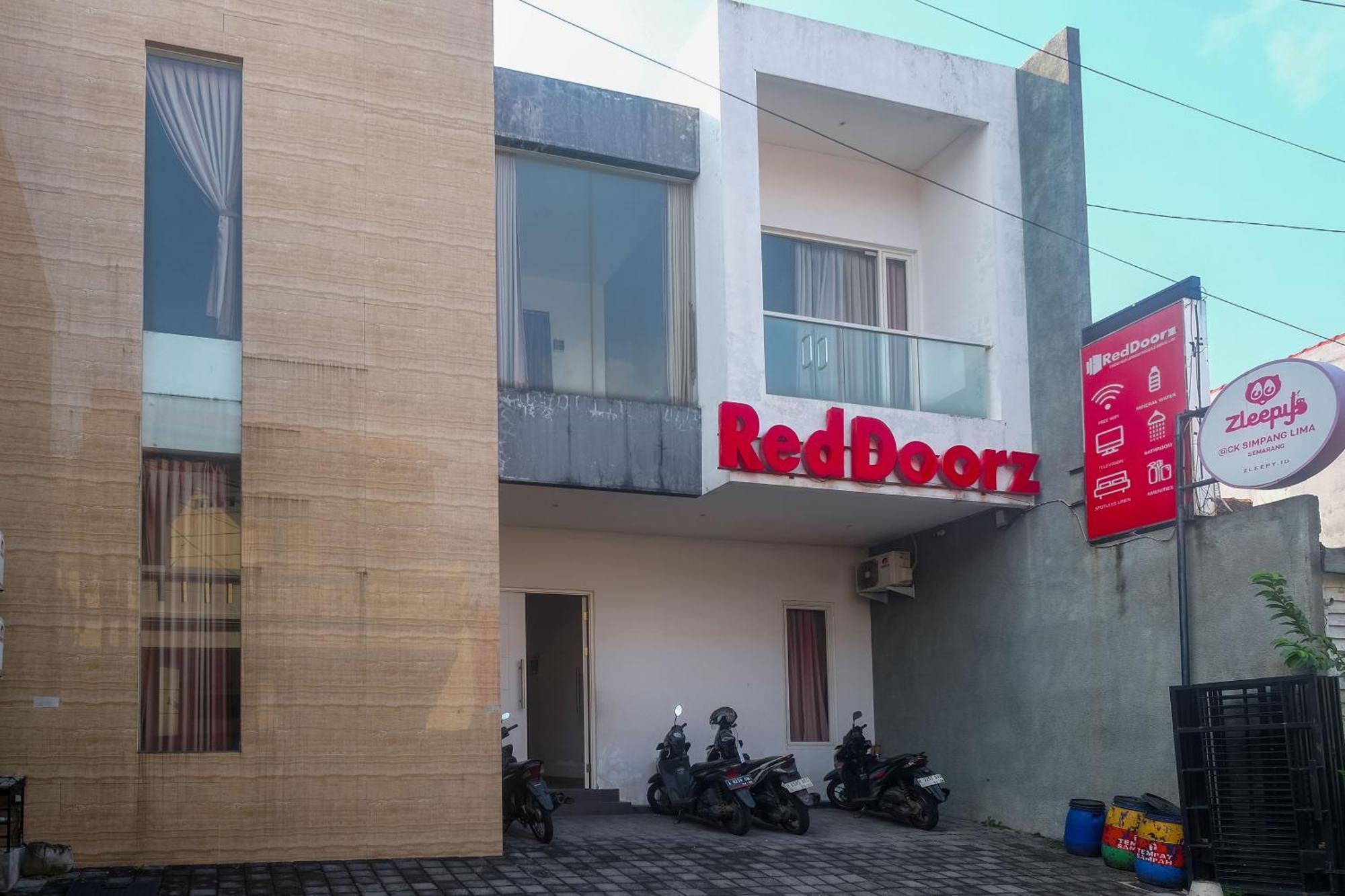 Reddoorz Syariah Near Simpang Lima Semarang Otel Jomblang Dış mekan fotoğraf